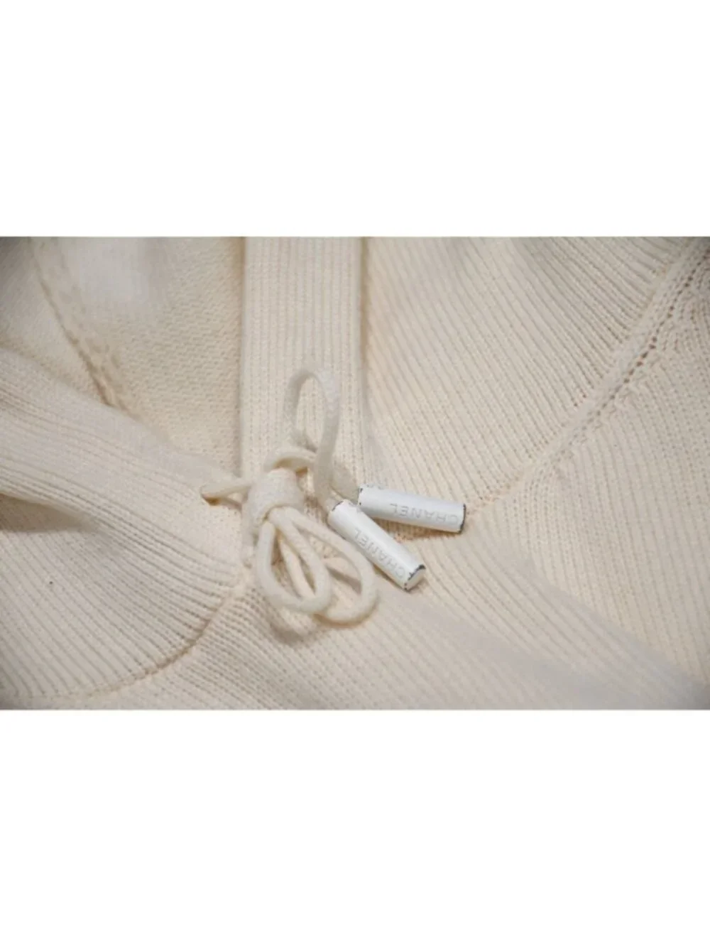 Chanel la Pausa Hoodie CC Logo Cashmere Ivory 46